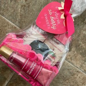 Strawberry poundcake gift set